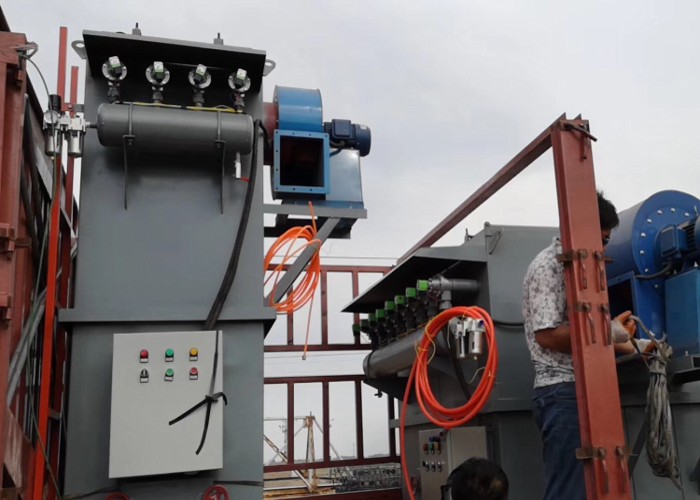 倉(cāng)頂布袋除塵器解決水泥攪拌站料倉(cāng)冒灰問題